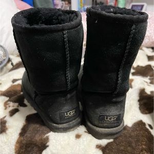 Black short uggs